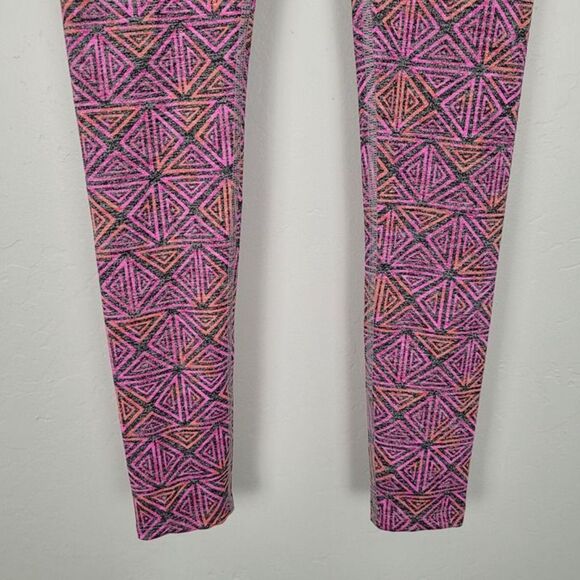 Pink Yoga Victoria's Secret Size XS Leggings Geometric Pink Orange Gray - Picture 3 of 12